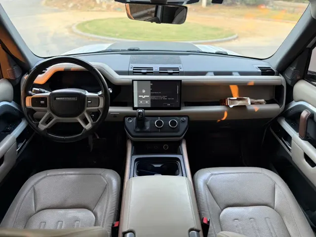 Land Rover Defender — Фото автомобиля 5