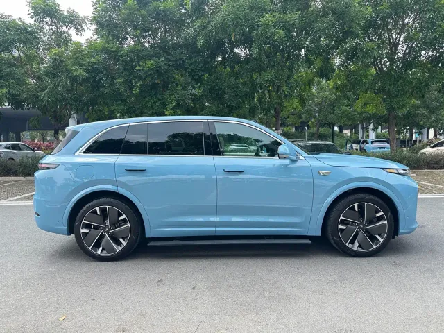 Li Auto L7 — Фото автомобиля 21