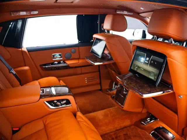 Rolls-Royce Phantom — Фото автомобиля 14