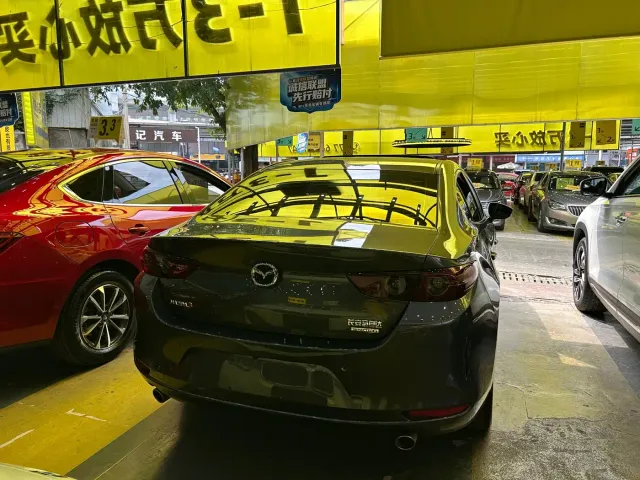 Mazda Axela — Фото автомобиля 4