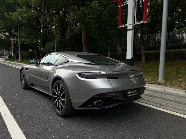 Aston Martin DB11 — Фото автомобиля 4