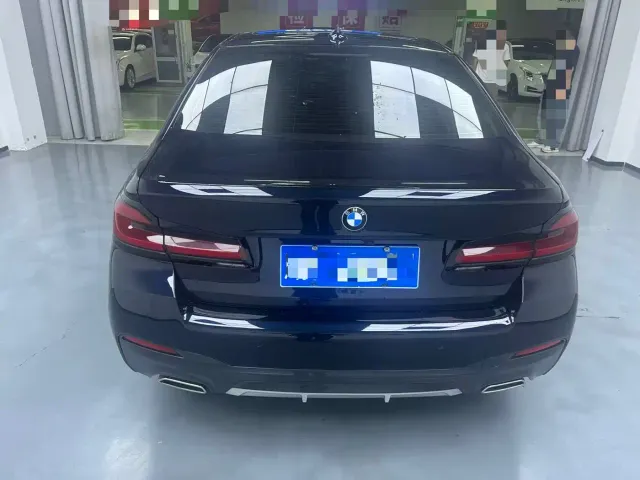 BMW BMW 5 Series 2023 Facelift 530Li Leading M Sport Package — Фото автомобиля 4
