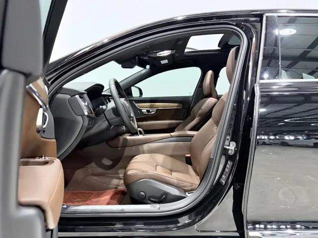 Volvo S90 — Фото автомобиля 16