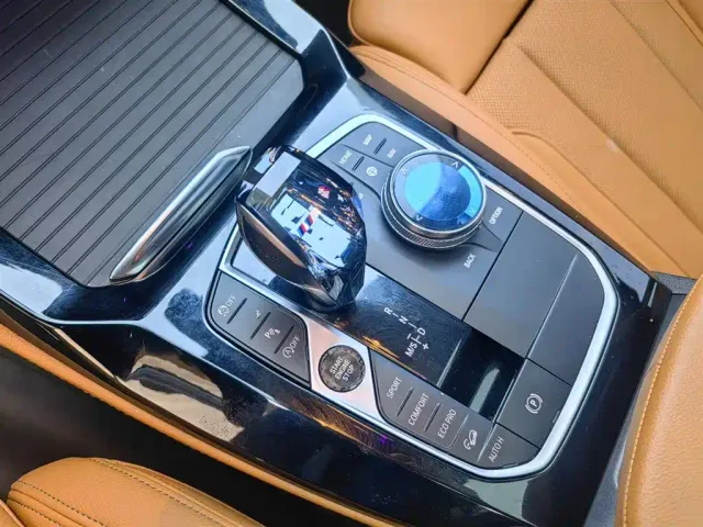 BMW BMW X4 2022 xDrive 25i M Sport Package — Фото автомобиля 11