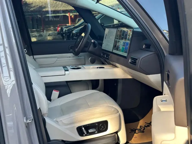 Li Auto MEGA — Фото автомобиля 20