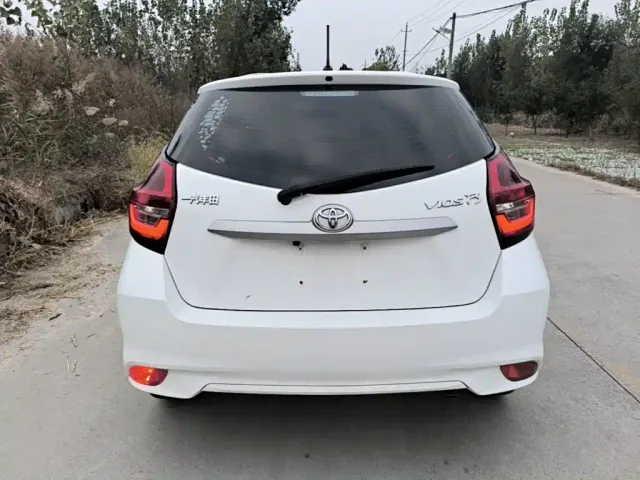 Toyota Vios FS — Фото автомобиля 5