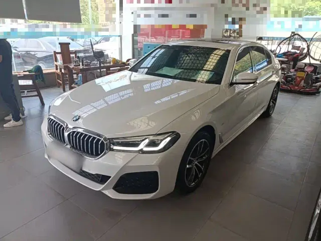 Фотография автомобиля — BMW 5 Series