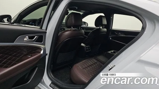 Genesis G70 — Фото автомобиля 11