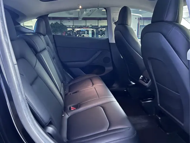 Tesla Model Y — Фото автомобиля 5
