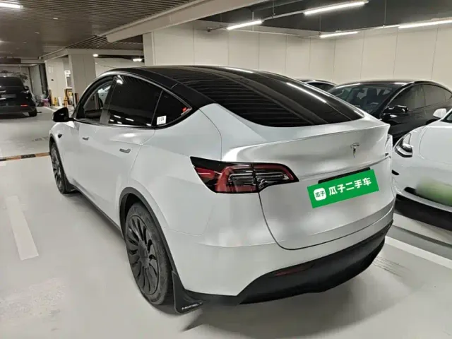 Tesla Model Y — Фото автомобиля 4