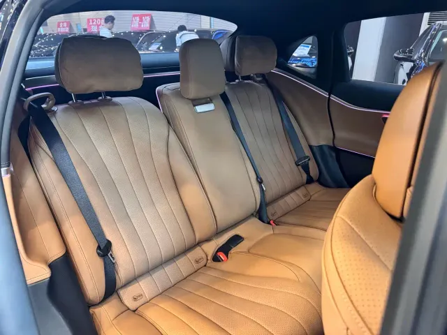 Mercedes-Benz E-Class — Фото автомобиля 22