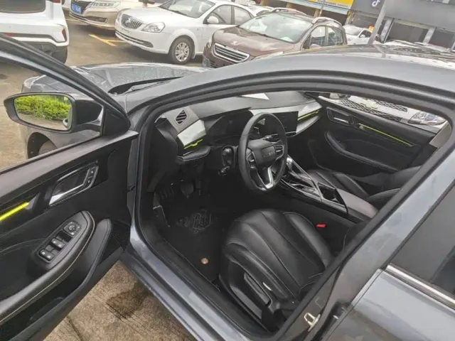 Roewe i5 — Фото автомобиля 15