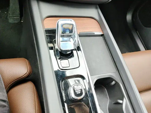 Volvo XC60 — Фото автомобиля 18