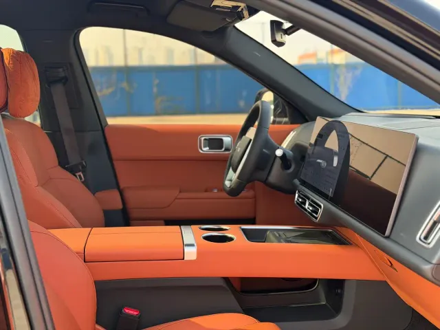 Li Auto L7 — Фото автомобиля 10