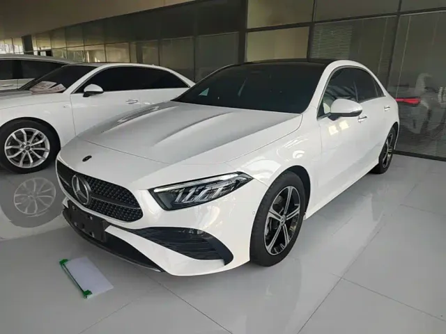 Фотография автомобиля — Mercedes-Benz A-Class