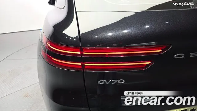 Genesis GV70 — Фото автомобиля 22
