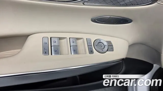 Genesis GV70 — Фото автомобиля 28