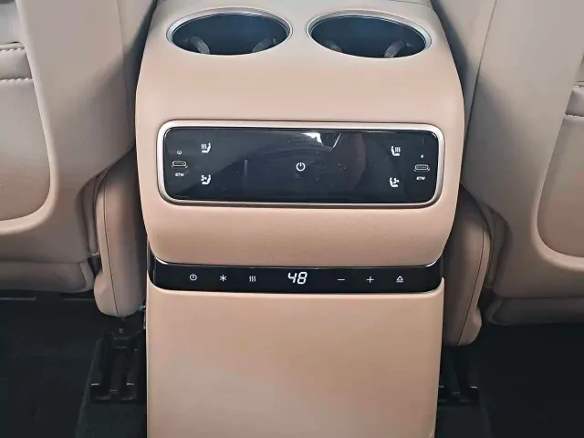 Li Auto i8 — Фото автомобиля 13