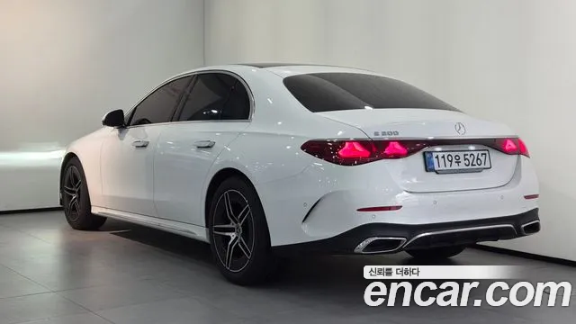 Mercedes-Benz E-Class — Фото автомобиля 20