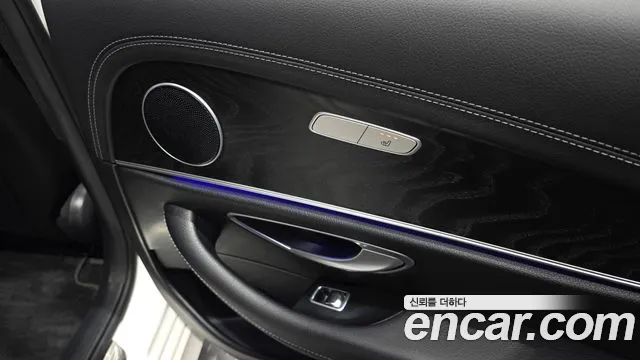 Mercedes-Benz E-Class — Фото автомобиля 29