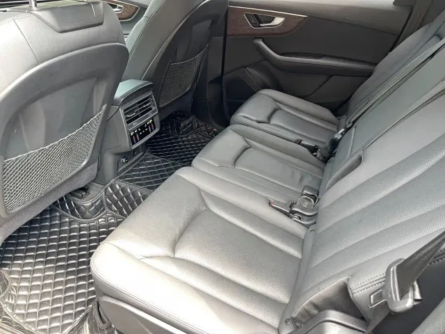 Audi Q7 — Фото автомобиля 10