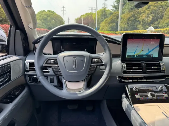 Lincoln Navigator — Фото автомобиля 14
