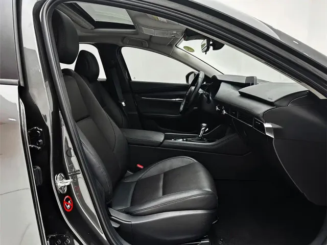 Mazda Axela — Фото автомобиля 22