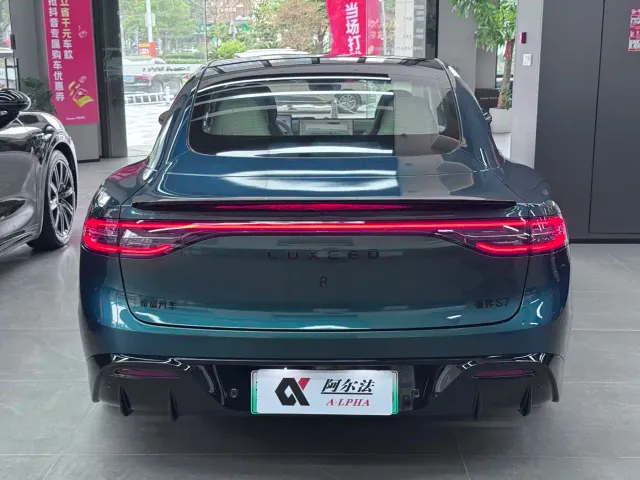 Zhijie Zhijie S7 2026 Max — Фото автомобиля 5