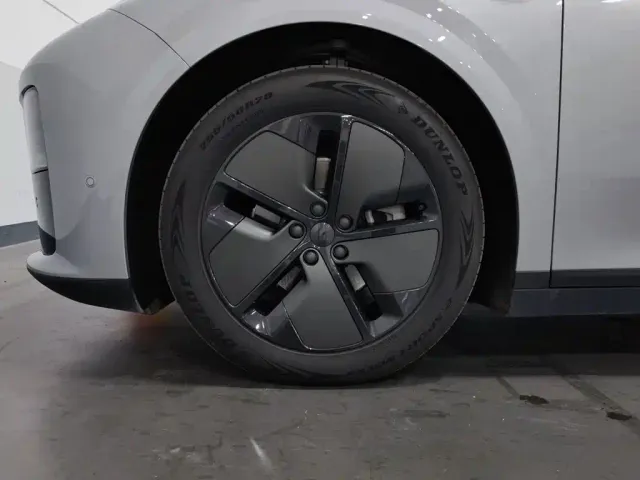 Li Auto i6 — Фото автомобиля 17