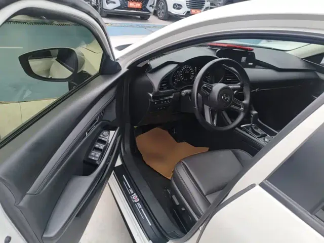 Mazda Axela — Фото автомобиля 15