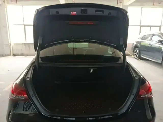 Mercedes-Benz E-Class — Фото автомобиля 18