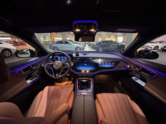 Mercedes-Benz E-Class — Фото автомобиля 5