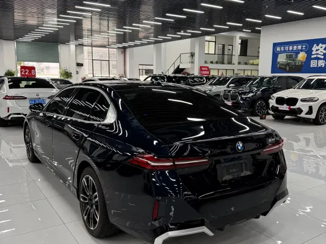 BMW 5 Series — Фото автомобиля 8