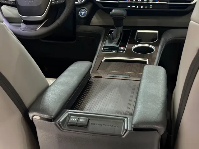 Toyota Sienna — Фото автомобиля 21