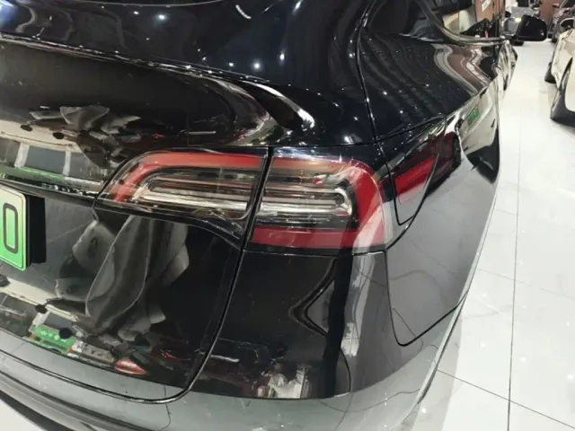 Tesla Model Y — Фото автомобиля 7