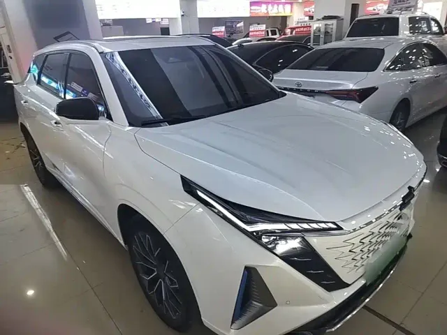 Changan Oshan Z6 EV — Фото автомобиля 3