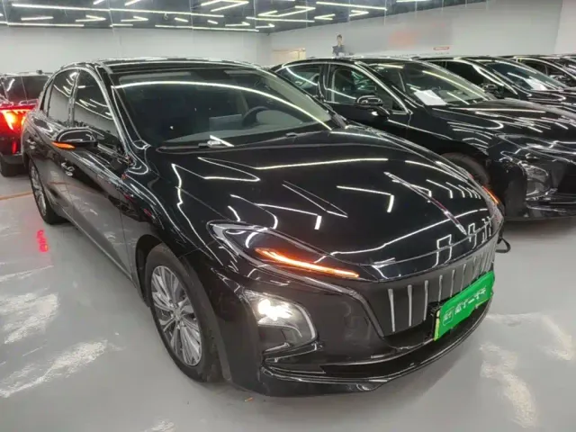 Hongqi E-QM5 — Фото автомобиля 3