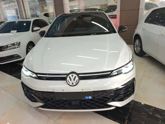 Volkswagen Golf — Фото автомобиля 2