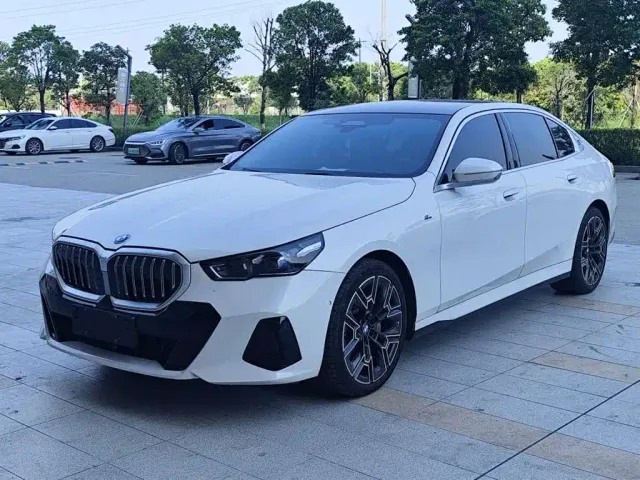 Фотография автомобиля — BMW 5 Series