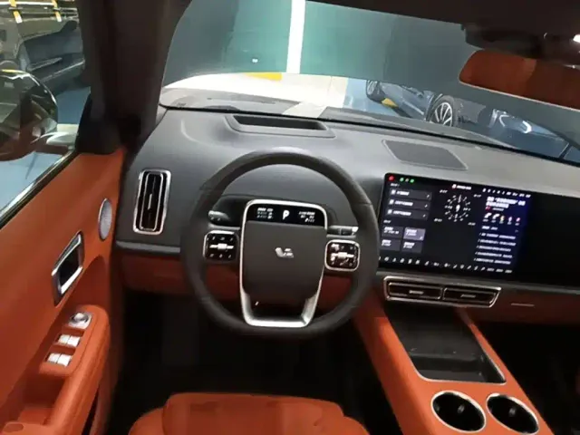 Li Auto L9 — Фото автомобиля 10