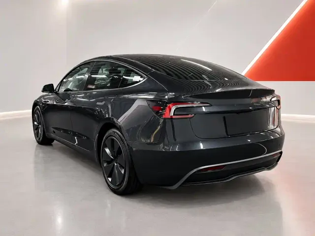 Tesla Model 3 — Фото автомобиля 4