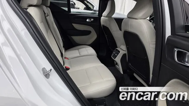 Вольво XC40 B4 Ultimate Bright — Фото автомобиля 9