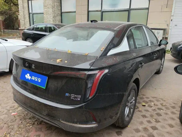 Hongqi E-QM5 — Фото автомобиля 3