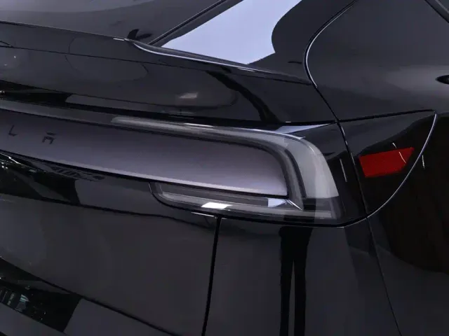Tesla Model Y L — Фото автомобиля 9