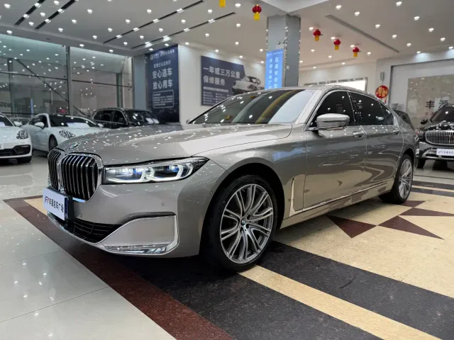 Фотография автомобиля — BMW 7 Series
