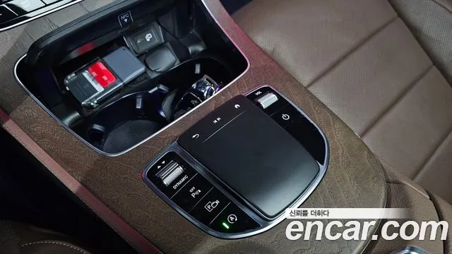 Mercedes-Benz E-Class — Фото автомобиля 25