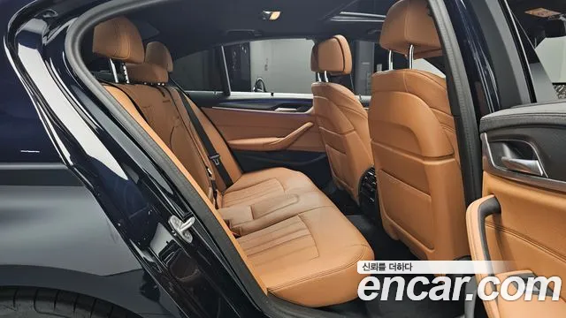 BMW 5 Series G30 — Фото автомобиля 17