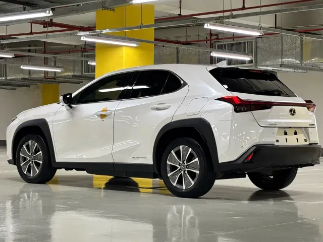 Lexus UX — Фото автомобиля 7