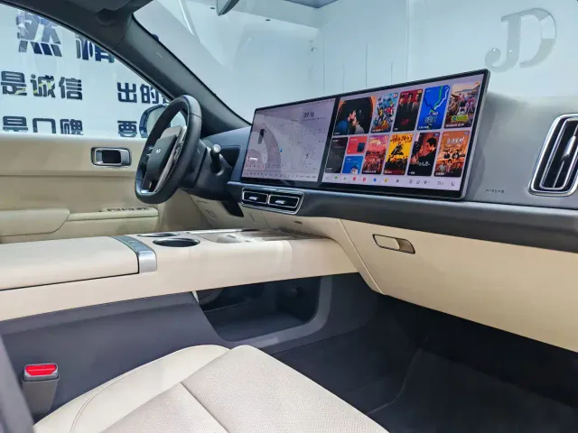 Li Auto L7 — Фото автомобиля 10