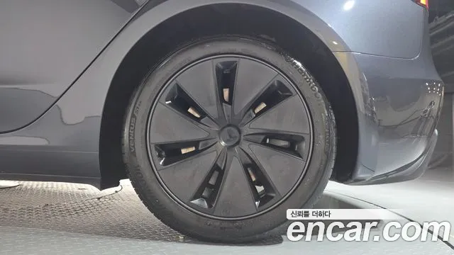 Tesla Model 3 — Фото автомобиля 5